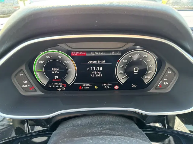 Audi Q3 45 TFSI e S edition 2024 Hybride Benzine 12