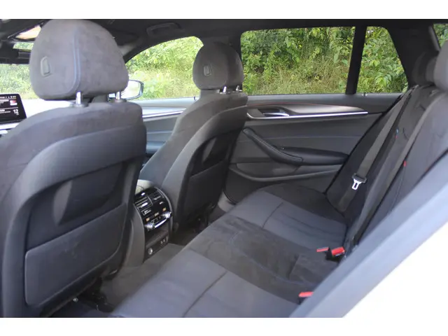 BMW 5 Serie Touring 520i 2022 Benzine 23