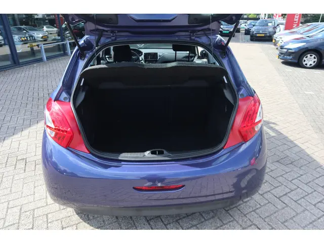 Peugeot 208 1.6 e-HDi Active 2012 Diesel 14