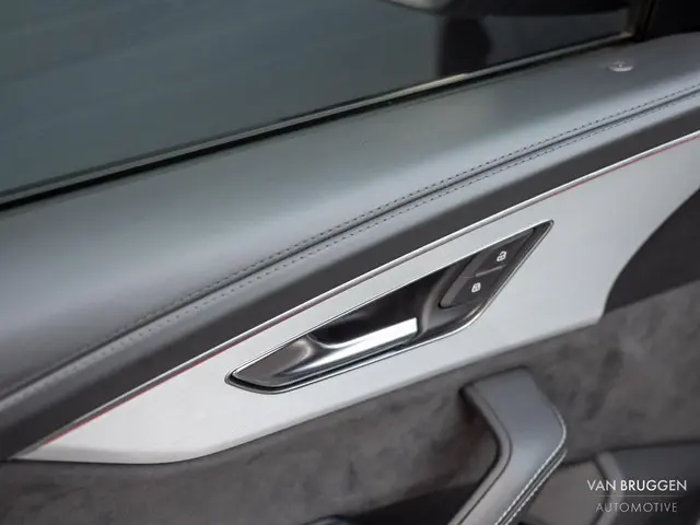 Audi Q8 55 TFSI e quattro S-Line 2021 Hybride Benzine 47