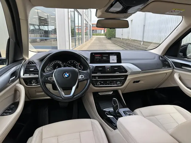 BMW X3 xDrive20i High Executive 2018 Benzine 3