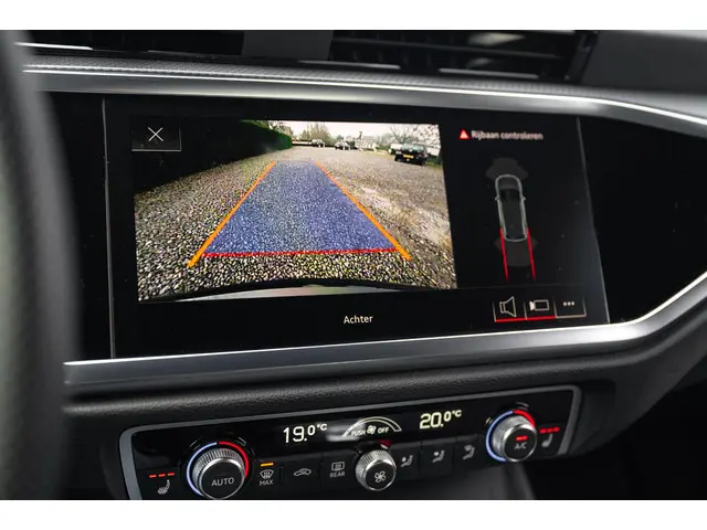 Audi Q3 45 TFSI e S edition 2024 Hybride Benzine 14