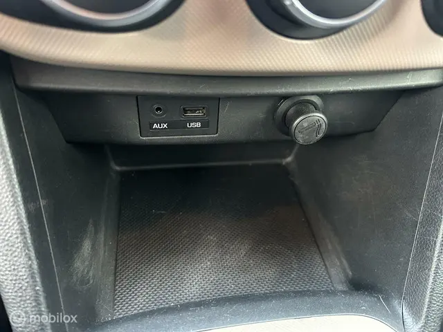 Hyundai i10 1.0i i-Motion Comfort * AIRCO * 2015 Benzine 9
