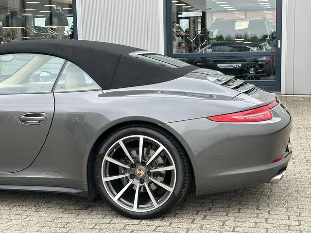 Porsche 911 Cabrio 3.4 Carrera 4 2013 Benzine 50