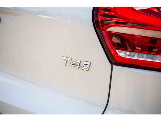 Volvo XC40 T4 190pk Geartronic R-Design 2019 Benzine 31