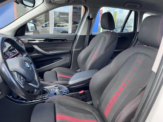 BMW X1 sDrive20i Executive 2017 Benzine 8