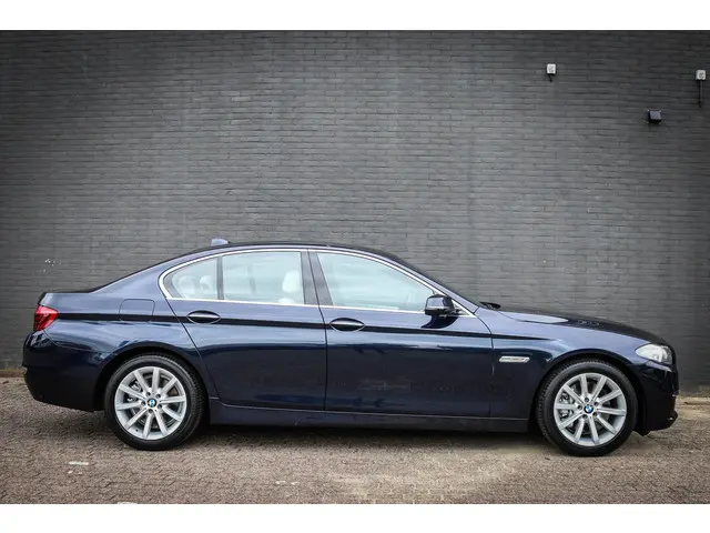 BMW 5 Serie 528i Luxury Edition 2015 Benzine 2