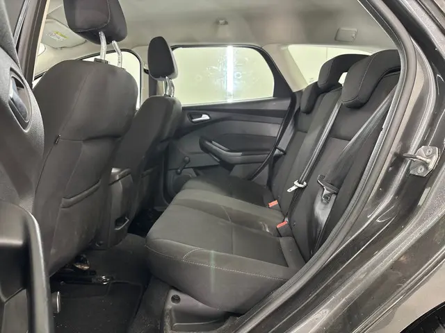 Ford Focus Wagon 1.0 Titanium Edition 2015 Benzine 8