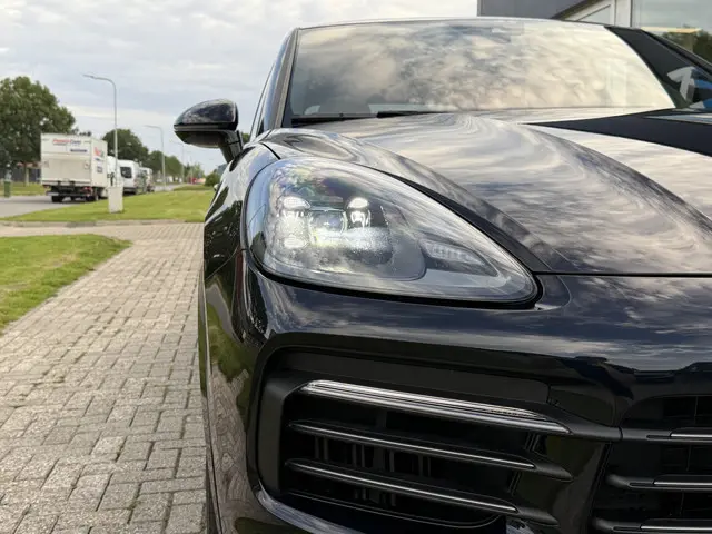 Porsche Cayenne Coupé 3.0 E-Hybrid 2023 Hybride Benzine 8