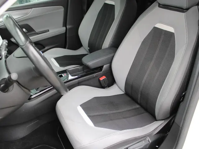 Opel Mokka 1.2 Business Elegance 2022 Benzine 14