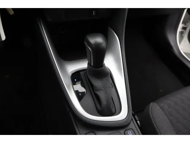 Toyota Yaris 1.5 Hybrid Active 2022 Hybride Benzine 23