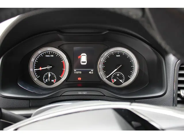 Škoda Karoq 1.0 TSI Business Edition 2021 Benzine 3