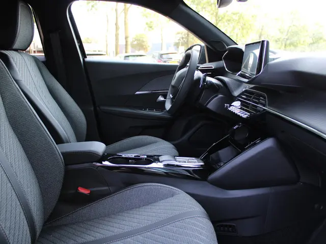 Peugeot e-2008 Allure Avantage 54 kWh 2025 Elektrisch 6