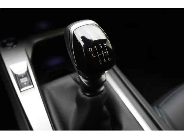 Peugeot 308 SW 1.2T 130pk Allure 2024 Benzine 29
