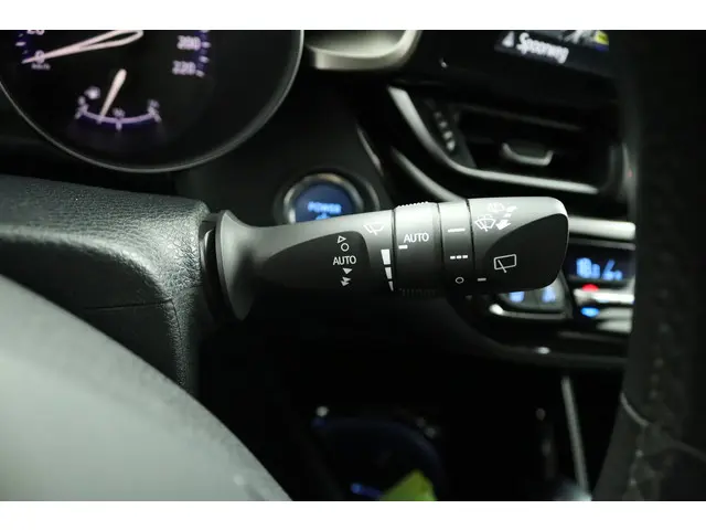 Toyota C-HR 1.8 Hybrid Style 2019 Hybride Benzine 32