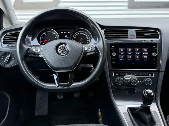 Volkswagen Golf 1.5 TSI Comfortline 2018 Benzine 3