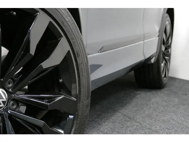 Volkswagen Tiguan 1.5 TSI R-Line Business+ 2023 Benzine 25