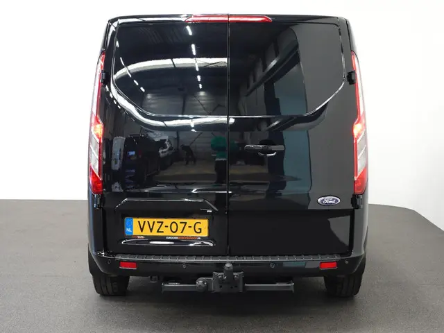 Ford Transit Custom 300 2.0 TDCI L2H1 Limited 2023 Diesel 5