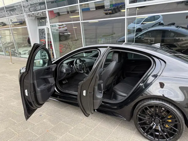 Jaguar XE 2.0 Portfolio R-Sport 2015 Benzine 6