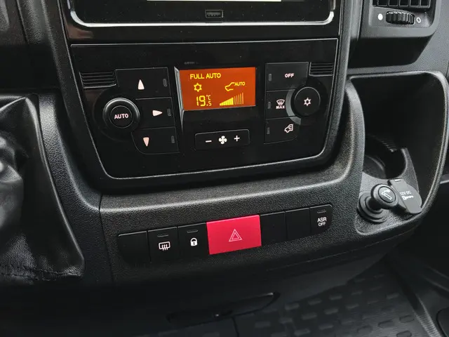 Peugeot Boxer 2.2 BlueHDi L2 H2 3.5T 2023 Diesel 15