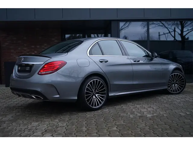 Mercedes-Benz C-Klasse 3