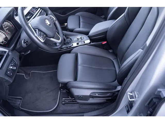 BMW X1 sDrive18i Sport Line 2021 Benzine 29