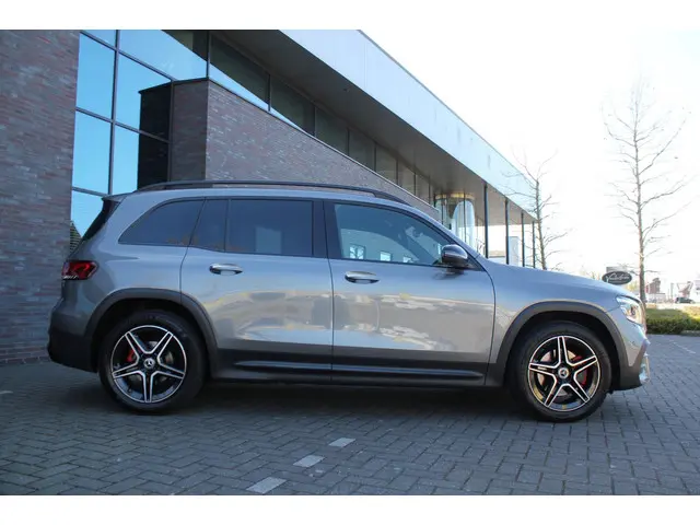 Mercedes-Benz GLB 200 Business Solution AMG 2020 Benzine 4
