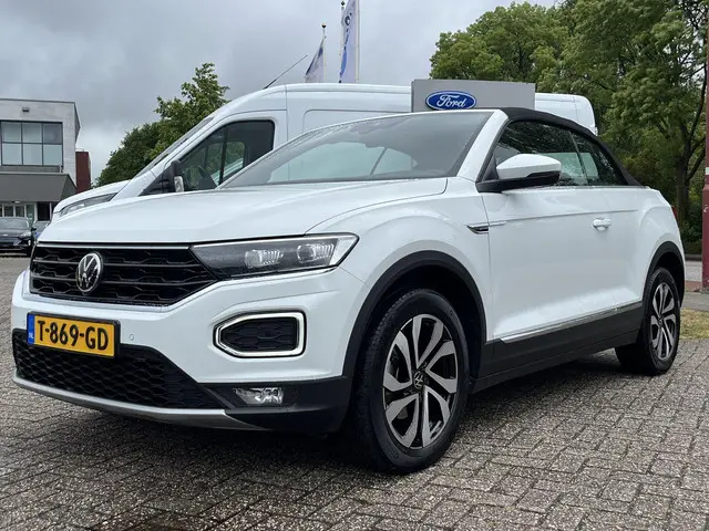 Volkswagen T-Roc 3
