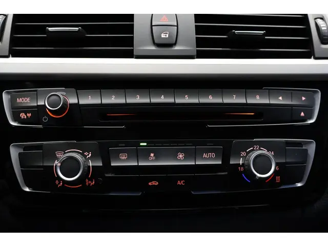 BMW 3 Serie 318i Essential | Automaat|Leder| 2016 Benzine 9