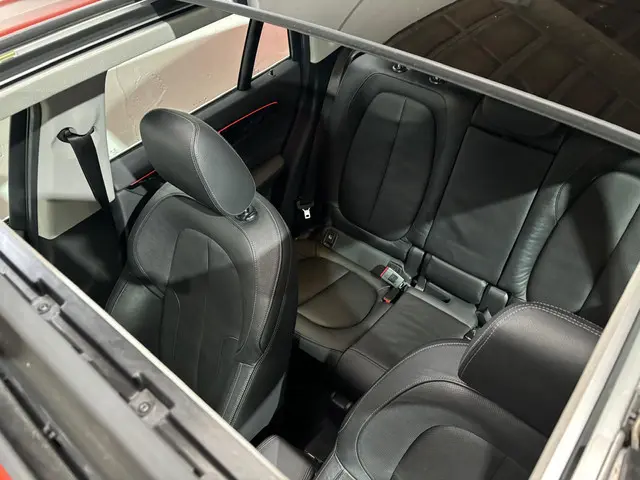 BMW X1 xDrive20i High Executive 2017 Benzine 17