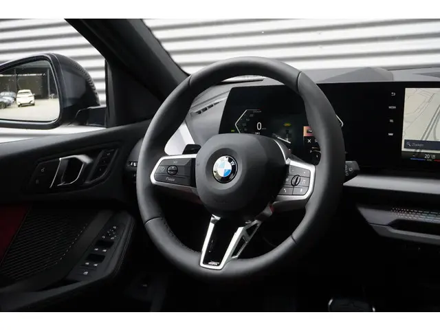 BMW 1 Serie 5-deurs 120 2025 Benzine 36