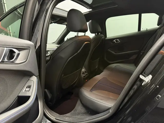 BMW 1 Serie 120i M-pakket 2023 2023 Benzine 9