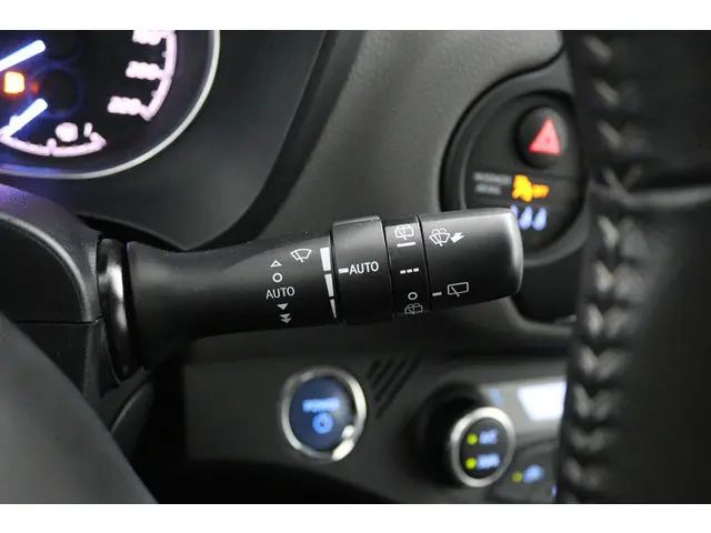 Toyota Yaris 1.5 Hybrid Aspiration 2017 Hybride Benzine 32