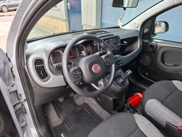 Fiat Panda 1.0 Hybrid City Life 2022 Benzine 16