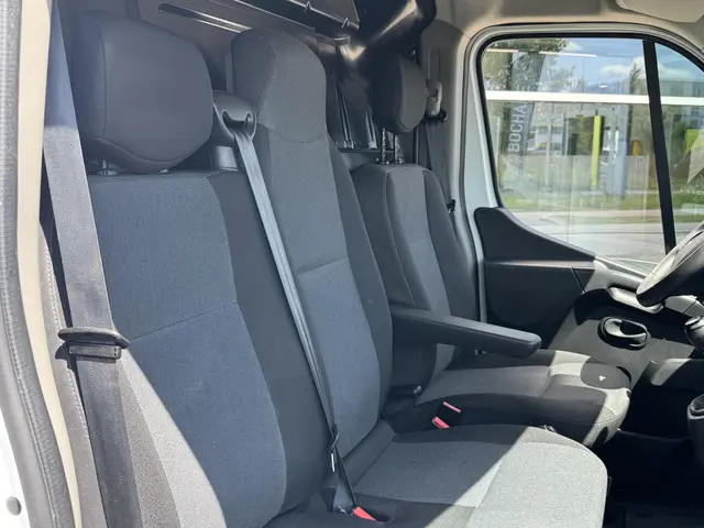 Renault Master T35 2.3 dCi 135 L2H2 Comfort 2022 Diesel 17