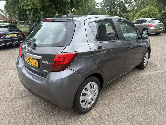 Toyota Yaris 1.5 Hybrid Aspiration 2015 Hybride Benzine 5