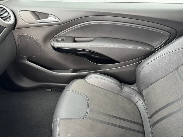 Opel ADAM 1.4 Glam 2013 Benzine 32