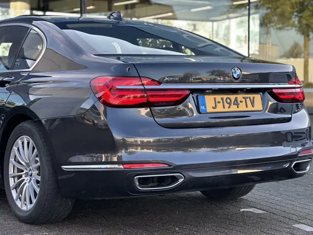 BMW 7 Serie 750i xDrive High Executive 2016 Benzine 15
