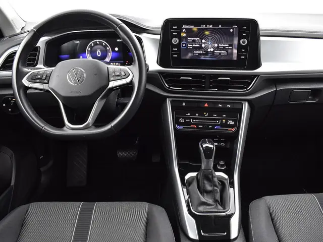 Volkswagen T-Roc 1.5 TSI 150pk DSG Life 2023 Benzine 27