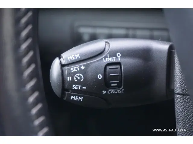 Peugeot 308 SW 1.2 PureTech Allure 2018 Benzine 18