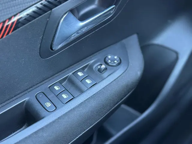 Peugeot 208 1.2 PureTech Active Pack 2022 Benzine 26