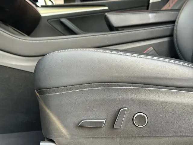 Tesla Model Y Long Range AWD 75 kWh 2022 Elektrisch 16
