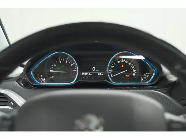 Peugeot 2008 PureTech 110 Allure 2018 Benzine 33