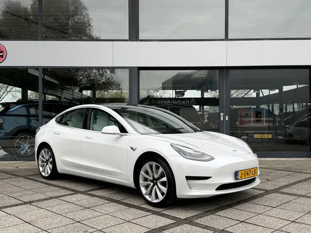 Tesla Model 3 2