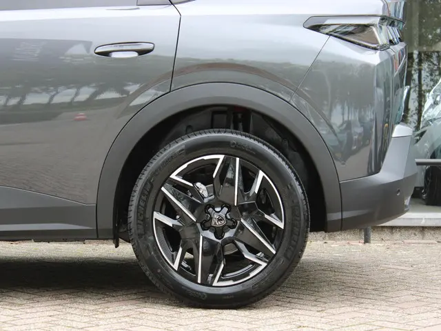 Peugeot 3008 1.2 Hybrid 145 Allure 2025 Hybride Benzine 13