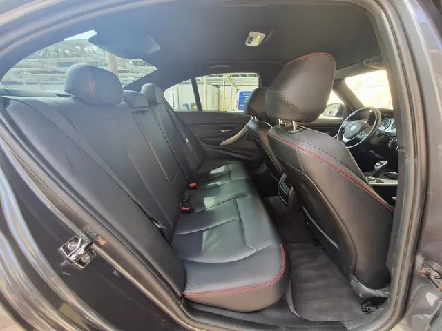 BMW 3 Serie 328i Executive 2012 Benzine 54