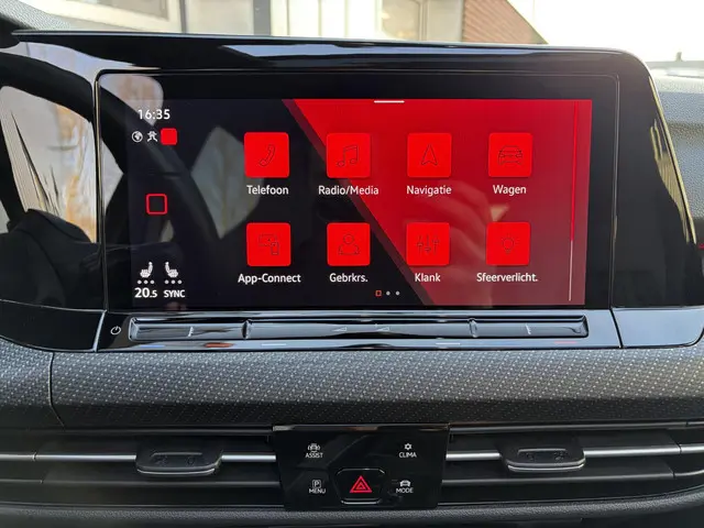 Volkswagen Golf 1.5 eTSI R-Line Business 2023 Benzine 16