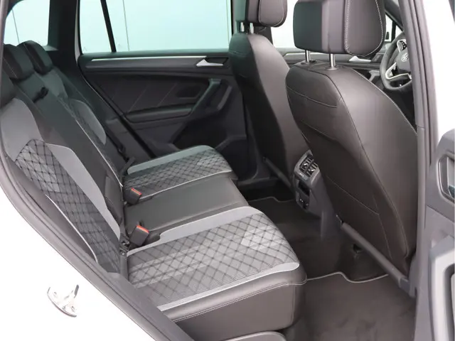 Volkswagen Tiguan Hybrid R-Line 2023 Hybride Benzine 25