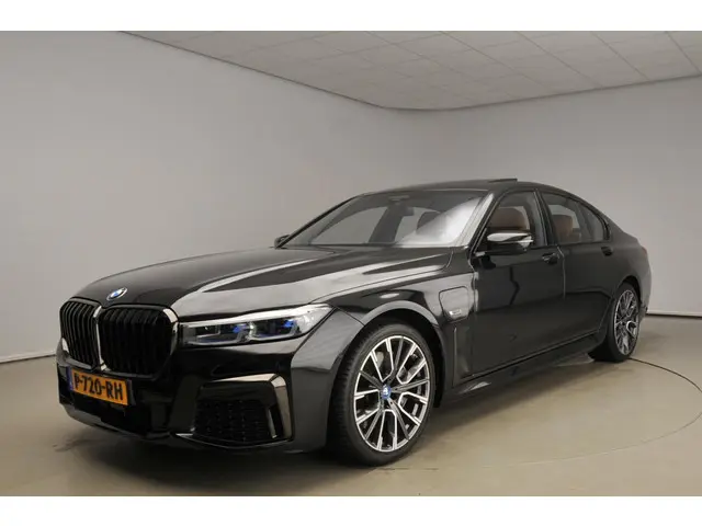 BMW 7 Serie 745e 2022 Hybride Benzine 56