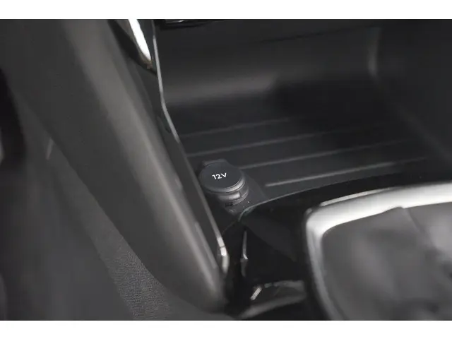 Peugeot 208 PureTech 100 Allure Pack 2023 Benzine 39